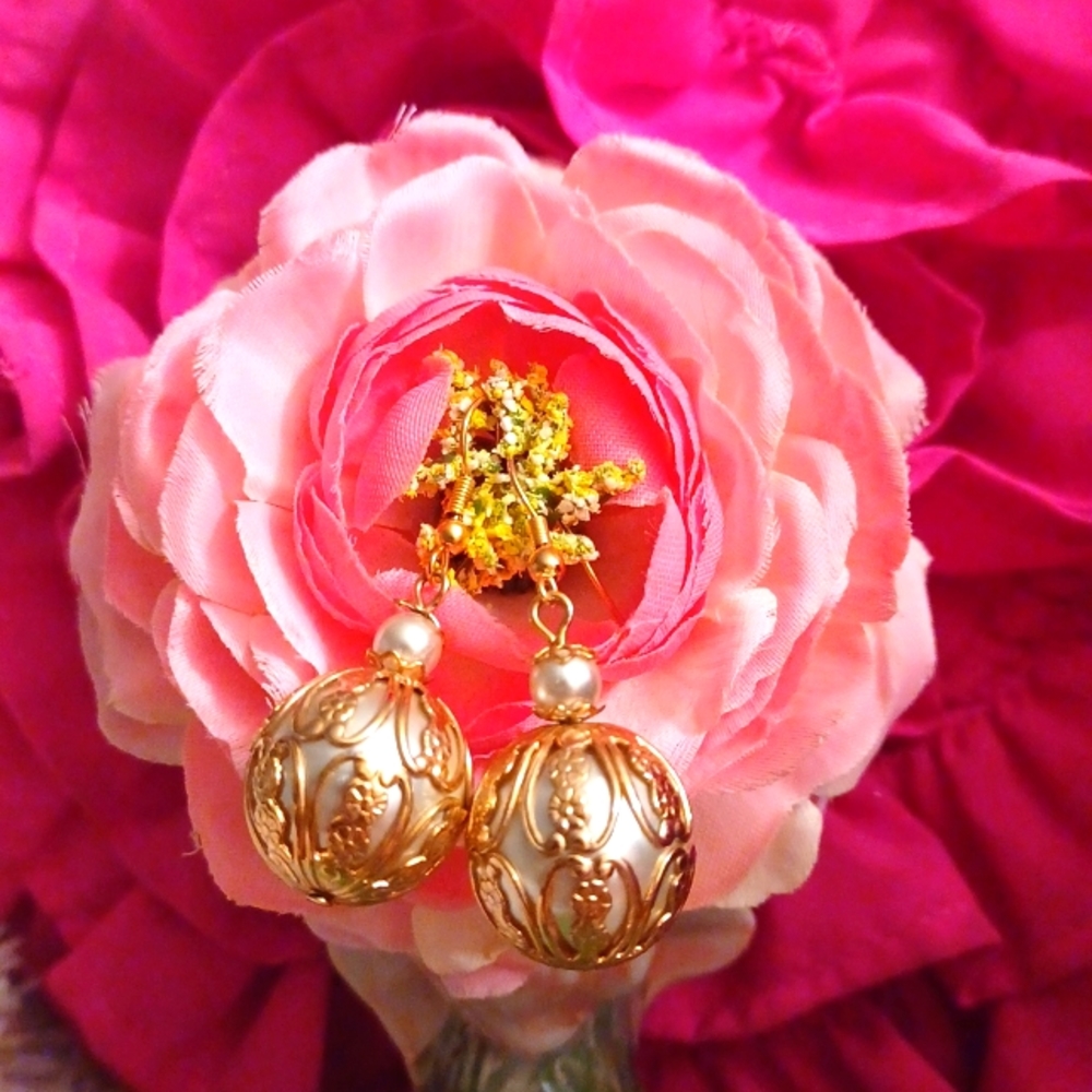 BEAUTIFUL VTG EARRINGS